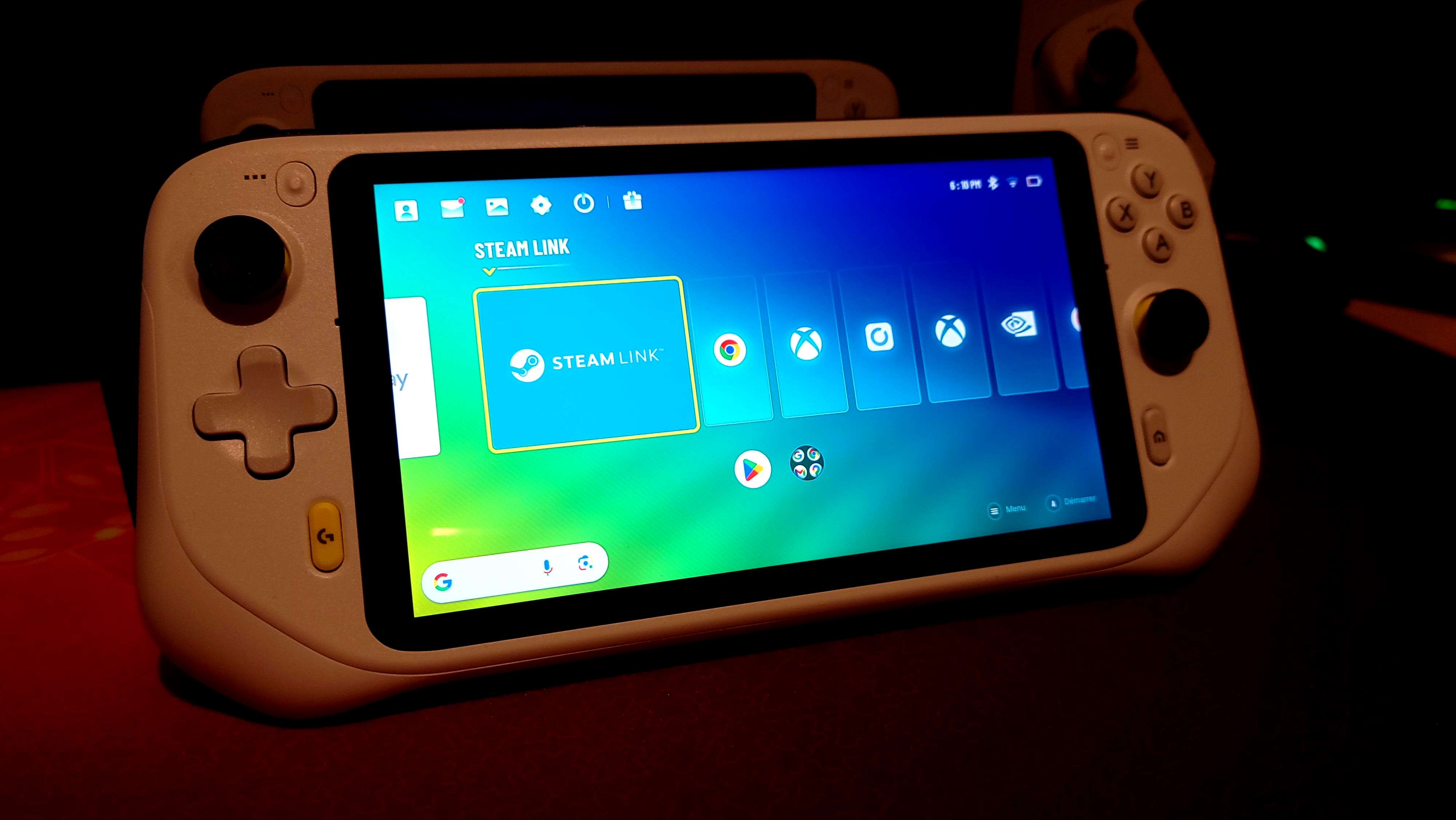 Logitech G officialise sa console de jeu portable dédiée au cloud gaming  conçue avec Tencent - Les Numériques