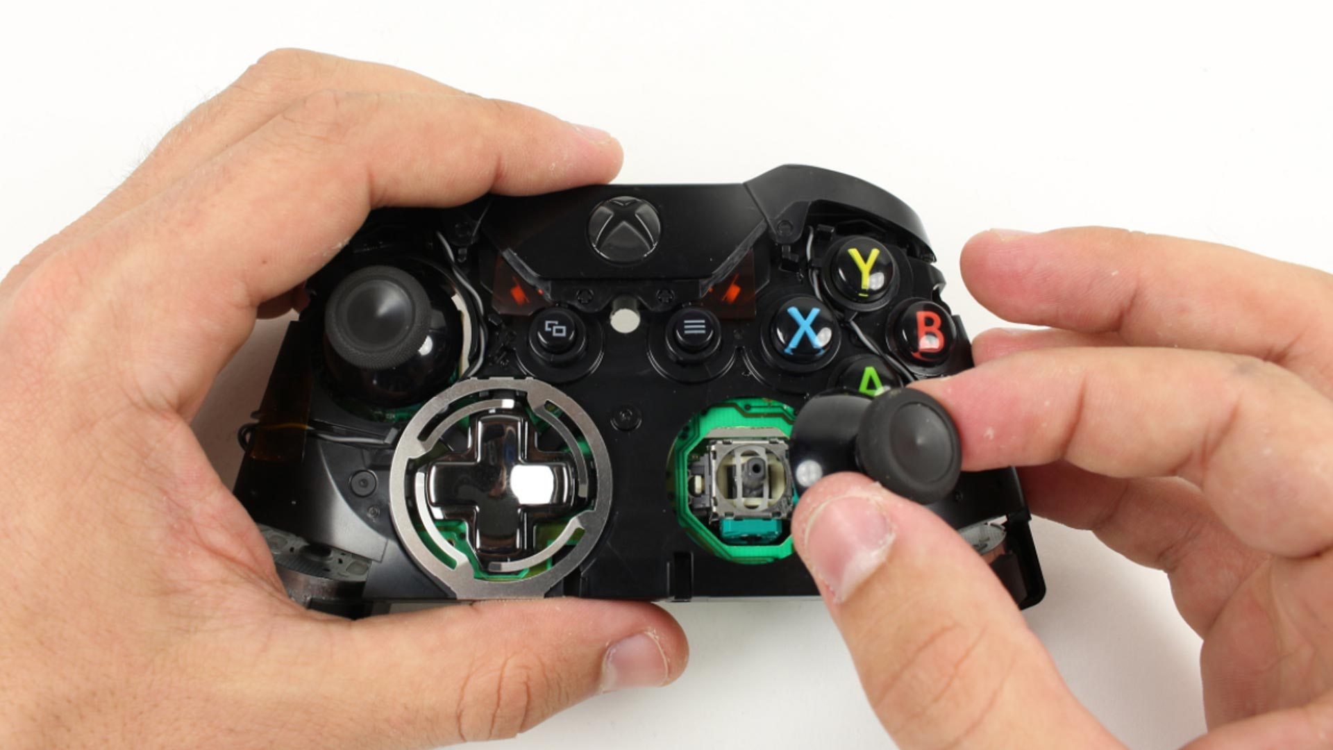 Стик контроллера. Xbox one Gamepad disassembled. Сломанный джойстик Xbox one. Разобрать джойстик Xbox one. Xbox 360 контроллер внутри.