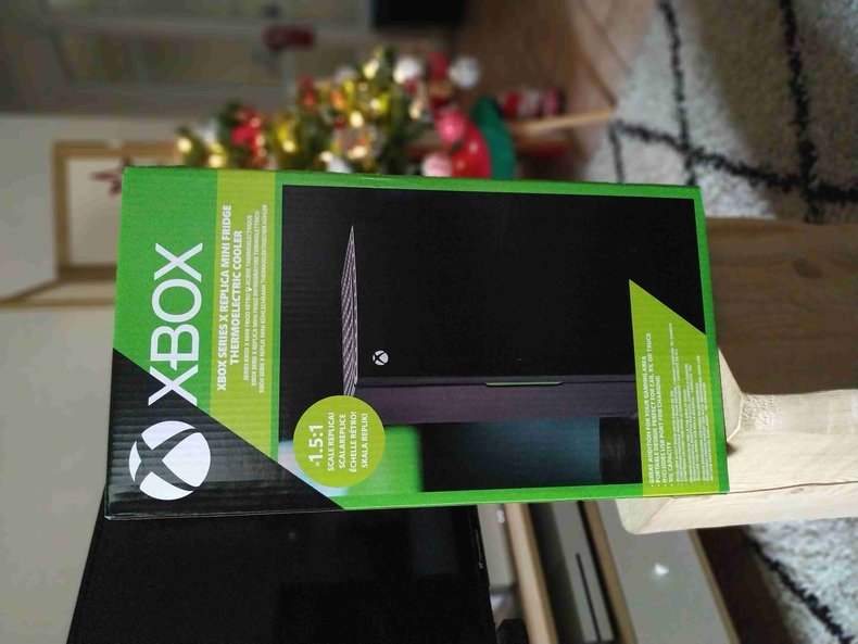 Unboxing maison du mini-frigo Xbox Series X !