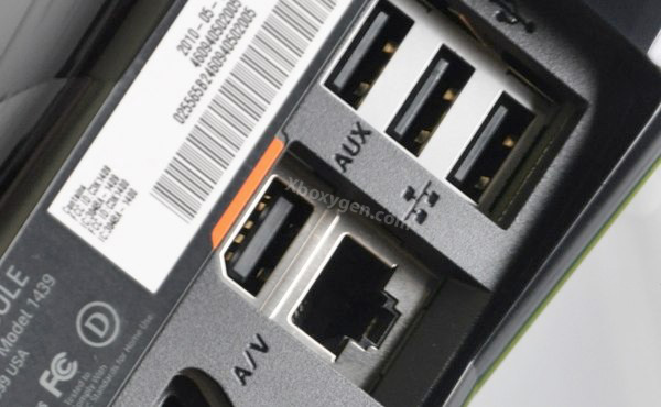 Xbox 360 Slim : un port Kinect dessus