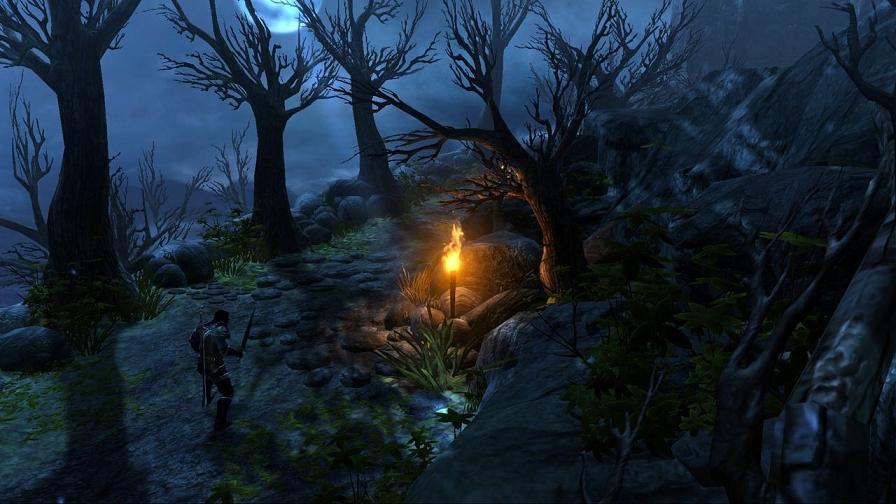 Pleine lune, chemin isolé, problèmes à venir