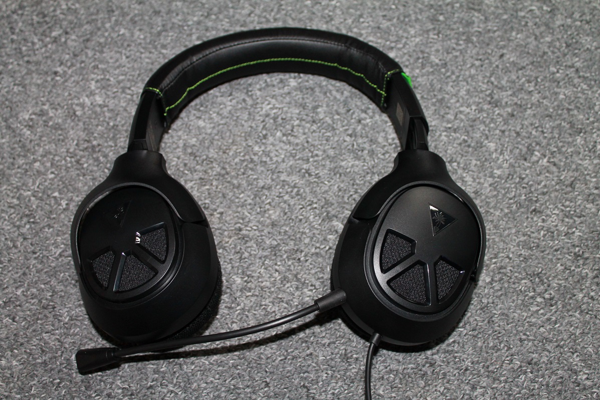 Casque en position autour du coup