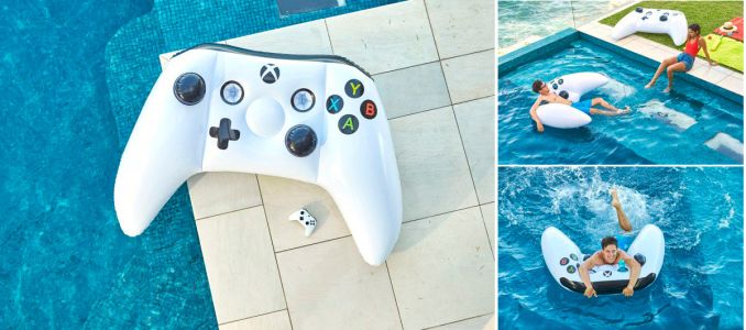 News : Après le pyjama Xbox One, voici la manette Xbox One gonflable pour la piscine