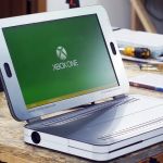 Transformer sa Xbox One S en console portable : Ben Heck l&rsquo;a fait et montre comment