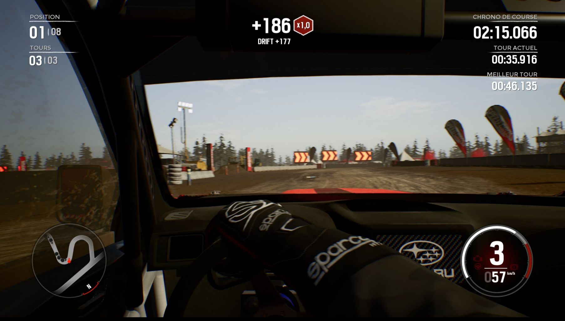 Plusieurs caméras sont disponibles dont une vue cockpit.