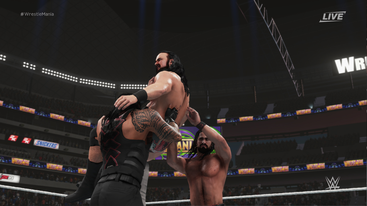 "Triple Powerbomb dans ta face" vous est présenté par The Shield