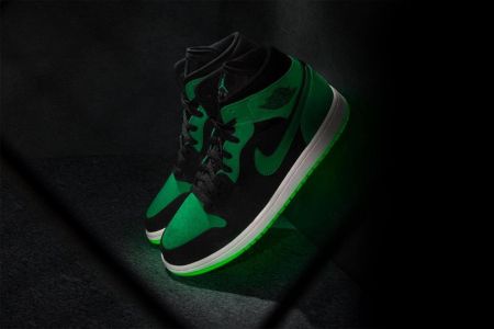 News : Xbox dévoile une Xbox One X rouge avec une paire de Jordan