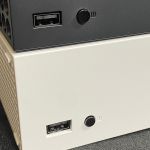 Xbox Series X|S : le capteur infrarouge confirmé, et caché derrière un bouton