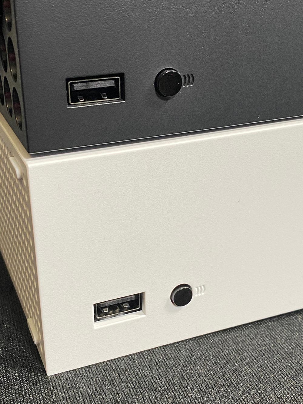 Xbox Series X|S : le capteur infrarouge confirmé, et caché derrière un bouton