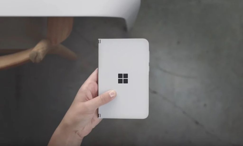 Surface Duo : le téléphone double écran de Microsoft sort en 2021 en France