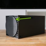 Xbox Series X : le trou caché sous la console sert à éjecter manuellement le disque