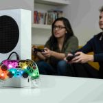 Nacon dévoile la manette Pro Compact Colorlight et les casques Rig Pro Series