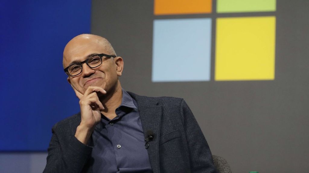 Le PDG de Microsoft voudrait en finir avec les exclusivités Xbox, et blâme Sony