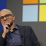 Le PDG de Microsoft voudrait en finir avec les exclusivités Xbox, et blâme Sony