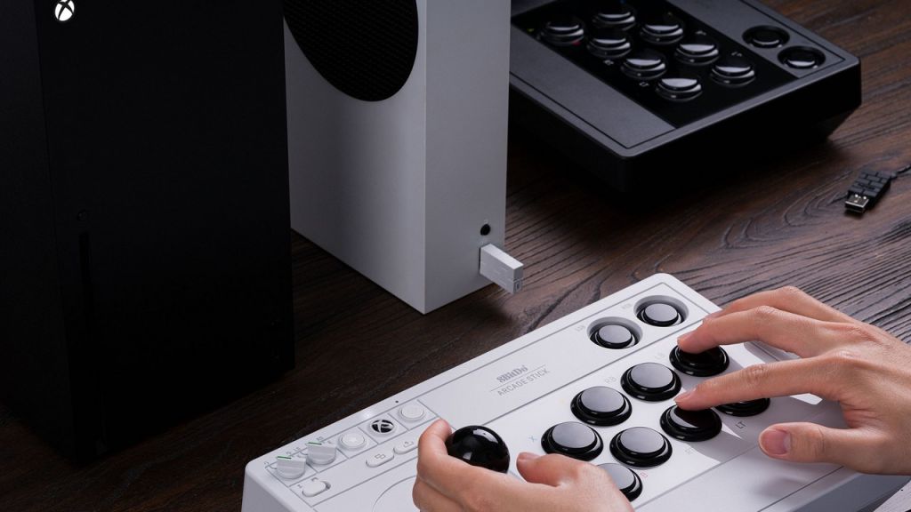 8BitDo annonce un Stick Arcade sous licence officielle Xbox !