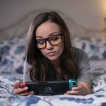 Les lunettes anti lumière bleue ne serviraient à rien selon une étude  scientifique