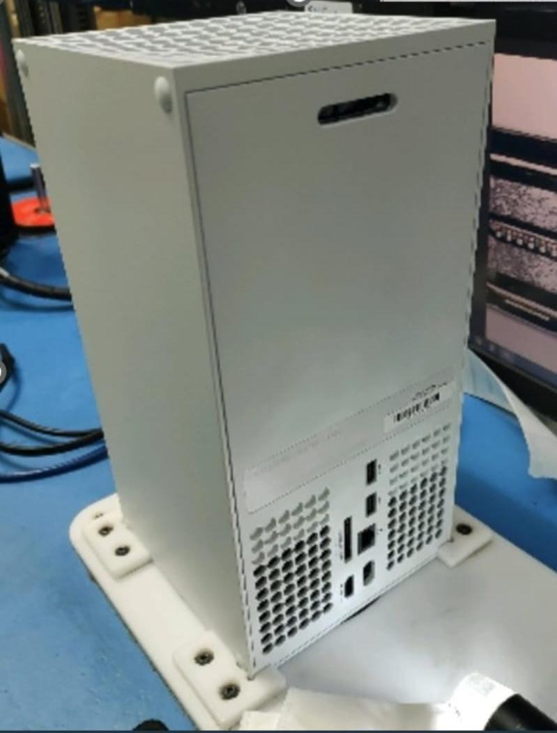 Les images d’une Xbox Series X blanche sans lecteur de disque en fuite !