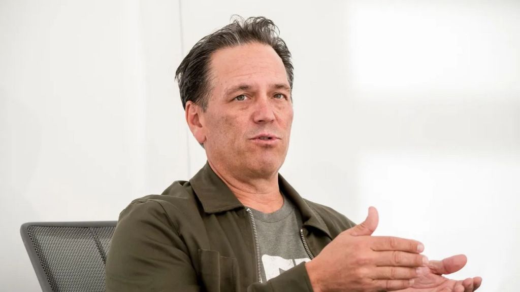 Le patron de Xbox tacle PlayStation et ne veut pas d’une “console à 1000 dollars”