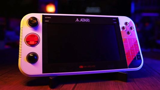 Surprise, Atari dévoile sa nouvelle console portable au look bien rétro !