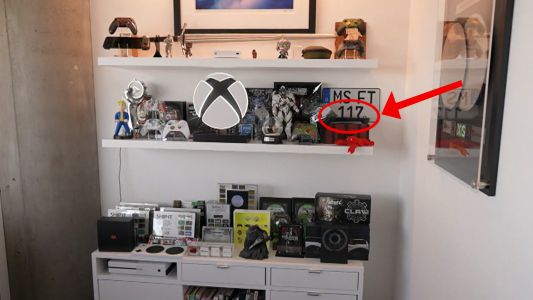 News : Xbox portable : quelle est cette console cachée qu’on a repérée sur l’étagère de Phil Spencer ?