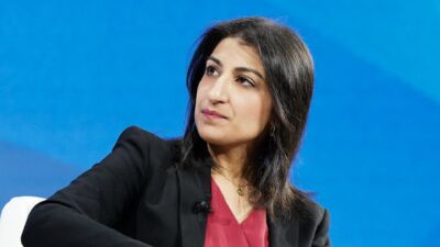 Licenciements et hausses de prix : l&rsquo;ancienne cheffe de la FTC anti-rachat fustige Xbox