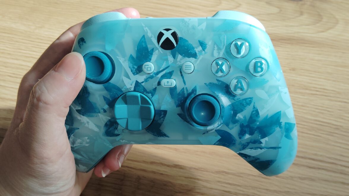On a pris en main la nouvelle manette Xbox – Édition spéciale Ice Breaker