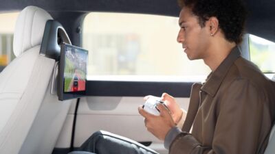 News : Première mondiale : jouer aux jeux PS4 & PS5 dans certaines voitures sera possible dès 2026 !