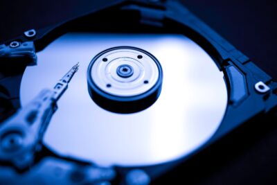 Son disque dur « neuf » cachait un trésor de 800 Go, mais l’histoire est plus trouble qu’elle n’en a l’air